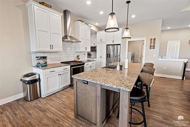 5420 Colbert Hills Drive, Manhattan, KS 66503