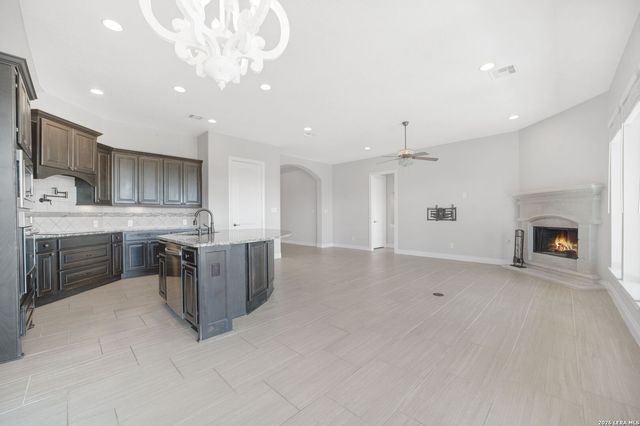 2725 SADDLEHORN DR, Seguin, TX 78155