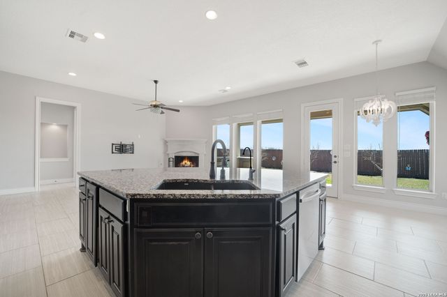 2725 SADDLEHORN DR, Seguin, TX 78155