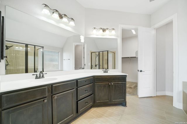 2725 SADDLEHORN DR, Seguin, TX 78155