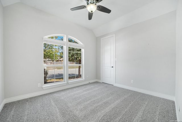 2725 SADDLEHORN DR, Seguin, TX 78155