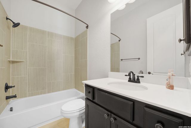 2725 SADDLEHORN DR, Seguin, TX 78155