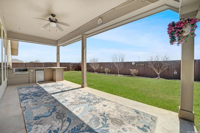 2725 SADDLEHORN DR, Seguin, TX 78155