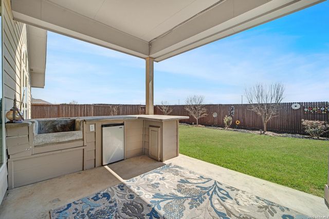 2725 SADDLEHORN DR, Seguin, TX 78155