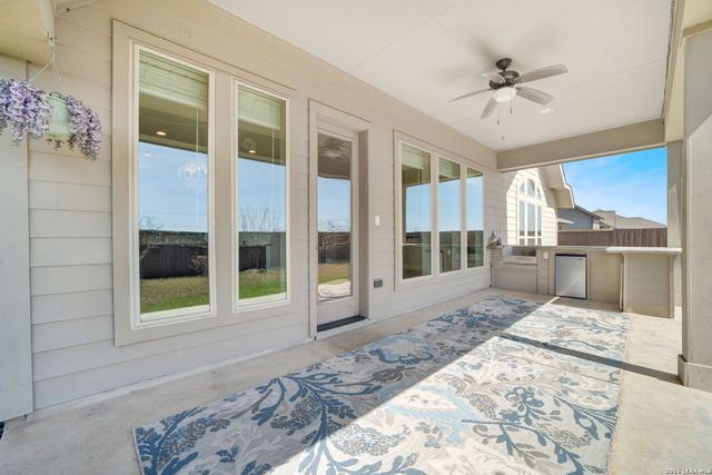 2725 SADDLEHORN DR, Seguin, TX 78155