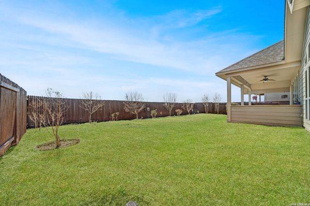 2725 SADDLEHORN DR, Seguin, TX 78155