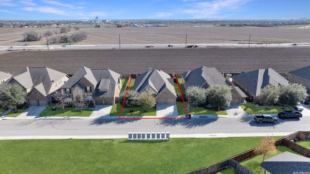 2725 SADDLEHORN DR, Seguin, TX 78155