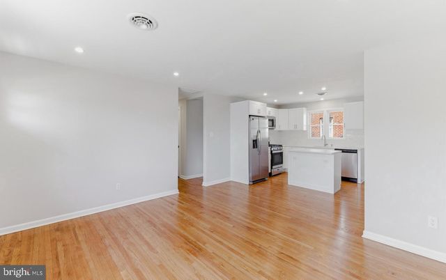 157 S POPLAR ST, Gibbstown, NJ 08027