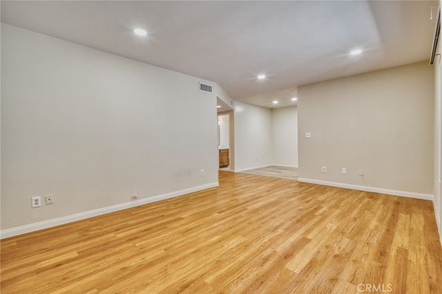 4546 Murietta Avenue 105, Sherman Oaks, CA 91423