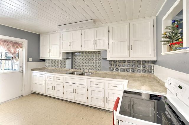 2118 53RD AVENUE W, Bradenton, FL 34207