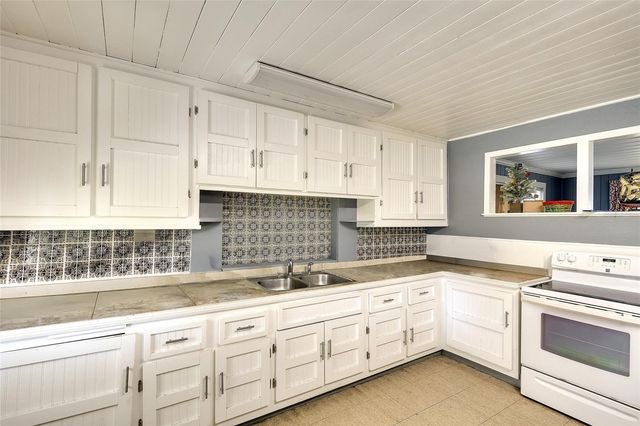 2118 53RD AVENUE W, Bradenton, FL 34207