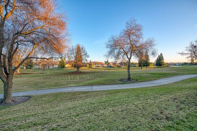 11384 N Via Montessori Drive, Fresno, CA 93730