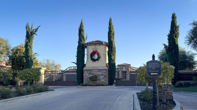 11384 N Via Montessori Drive, Fresno, CA 93730