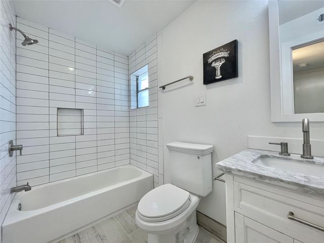 1855 Portsmouth Street 7D, Houston, TX 77098