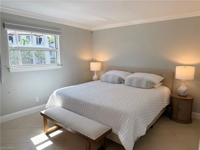 960 7th ST S 202, Naples, FL 34102