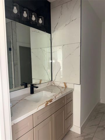 3822 Sunrise Lane, Damon, TX 77430