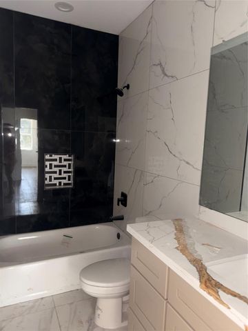 3822 Sunrise Lane, Damon, TX 77430