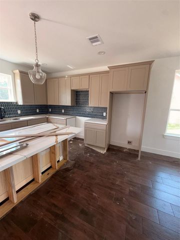 3822 Sunrise Lane, Damon, TX 77430