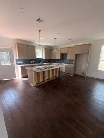 3822 Sunrise Lane, Damon, TX 77430