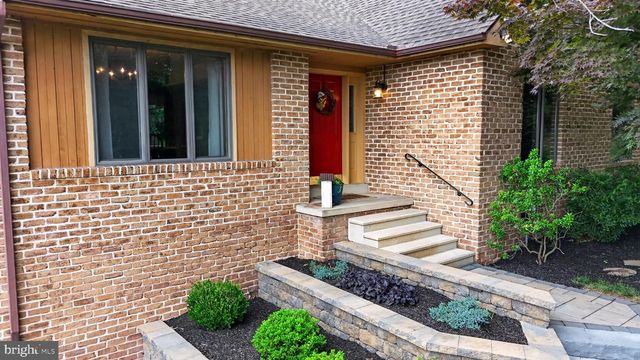 2571 VALLEY VIEW RD, Morgantown, PA 19543