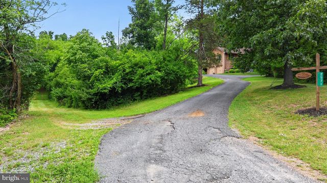2571 VALLEY VIEW RD, Morgantown, PA 19543