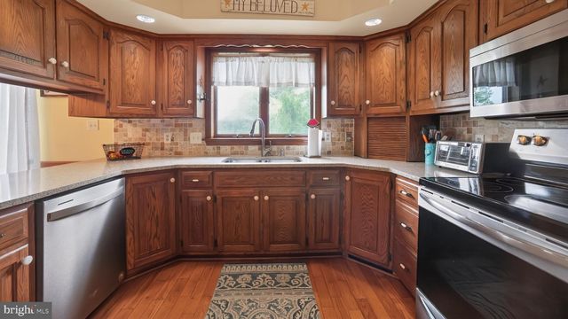 2571 VALLEY VIEW RD, Morgantown, PA 19543