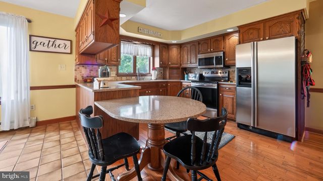 2571 VALLEY VIEW RD, Morgantown, PA 19543