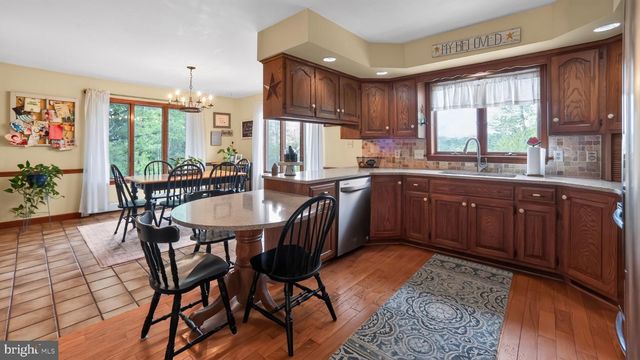 2571 VALLEY VIEW RD, Morgantown, PA 19543