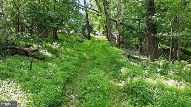 2571 VALLEY VIEW RD, Morgantown, PA 19543