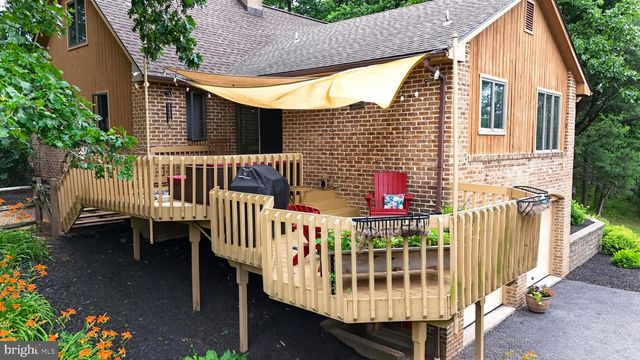 2571 VALLEY VIEW RD, Morgantown, PA 19543