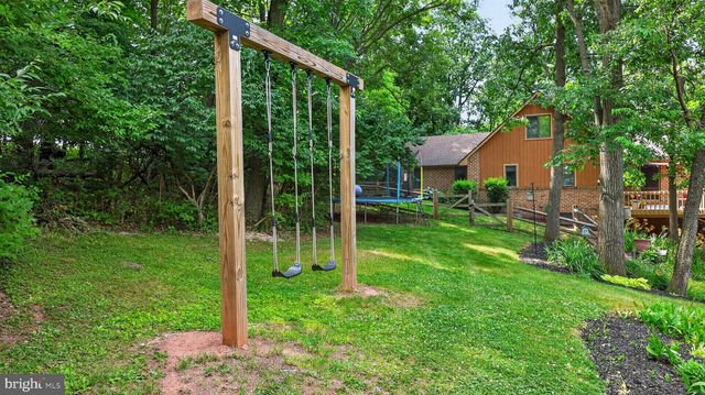 2571 VALLEY VIEW RD, Morgantown, PA 19543