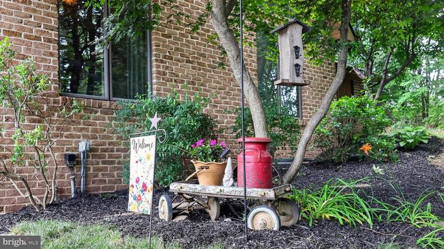 2571 VALLEY VIEW RD, Morgantown, PA 19543