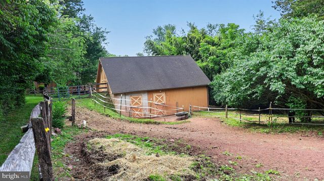 2571 VALLEY VIEW RD, Morgantown, PA 19543