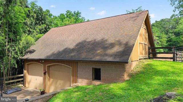 2571 VALLEY VIEW RD, Morgantown, PA 19543