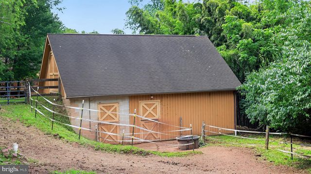 2571 VALLEY VIEW RD, Morgantown, PA 19543