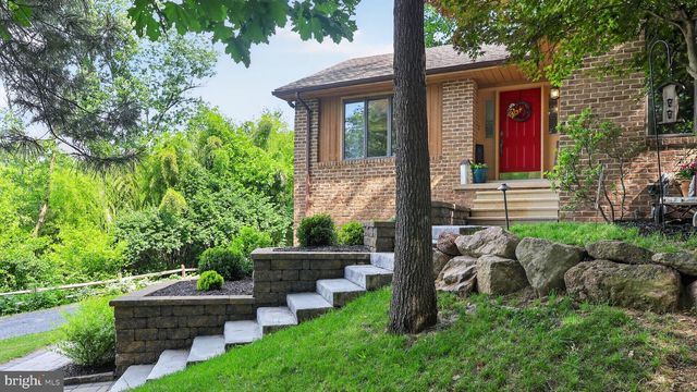 2571 VALLEY VIEW RD, Morgantown, PA 19543
