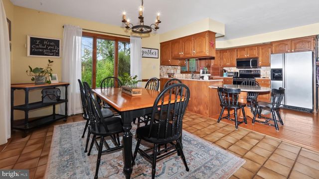 2571 VALLEY VIEW RD, Morgantown, PA 19543