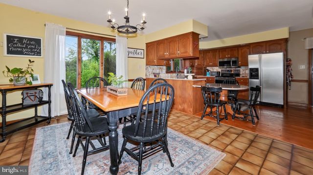 2571 VALLEY VIEW RD, Morgantown, PA 19543