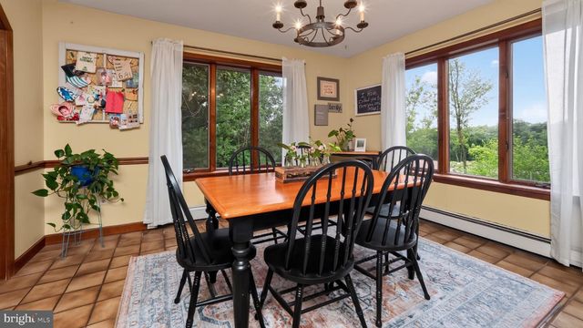 2571 VALLEY VIEW RD, Morgantown, PA 19543