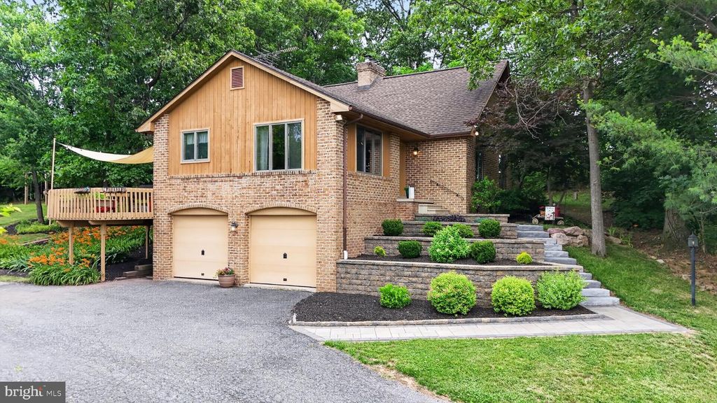 2571 VALLEY VIEW RD, Morgantown, PA 19543