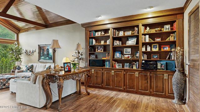 1105 Colonel Anderson Pkwy, Louisville, KY 40222