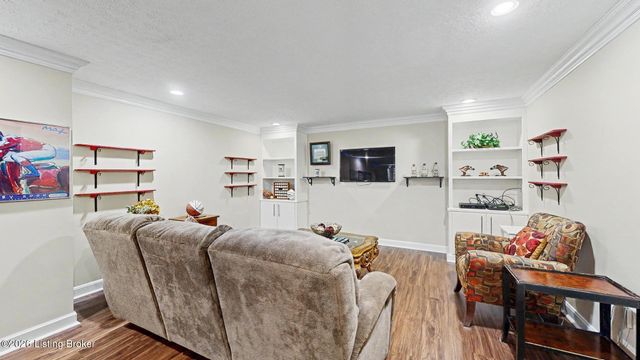 1105 Colonel Anderson Pkwy, Louisville, KY 40222