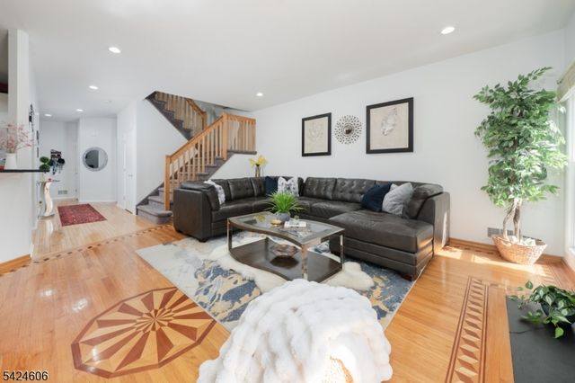 20 Pine Valley Rd, Livingston Twp., NJ 07039