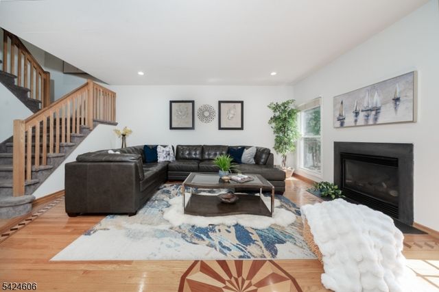 20 Pine Valley Rd, Livingston Twp., NJ 07039