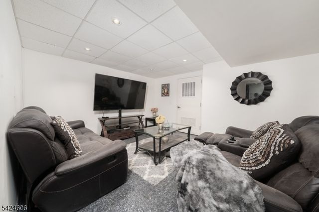 20 Pine Valley Rd, Livingston Twp., NJ 07039