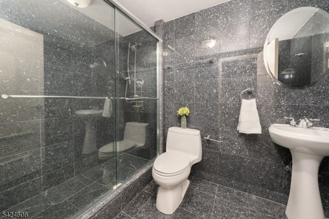 20 Pine Valley Rd, Livingston Twp., NJ 07039