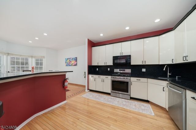 20 Pine Valley Rd, Livingston Twp., NJ 07039