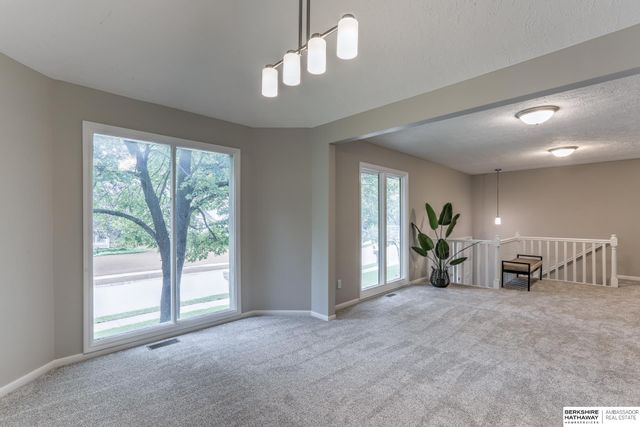 15123 Bemis Street, Omaha, NE 68154