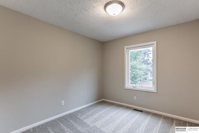 15123 Bemis Street, Omaha, NE 68154