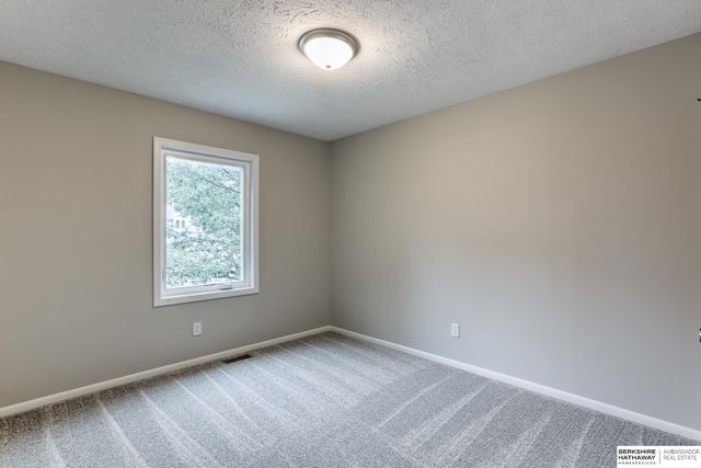 15123 Bemis Street, Omaha, NE 68154